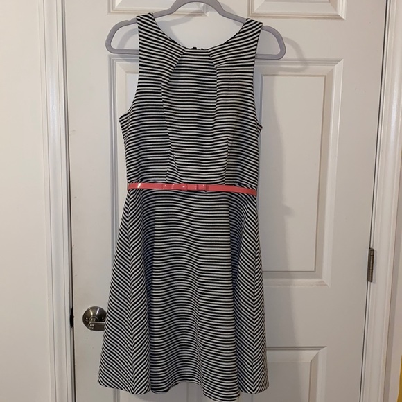 Elle women’s size 6 stripped belt dress - Picture 1 of 3